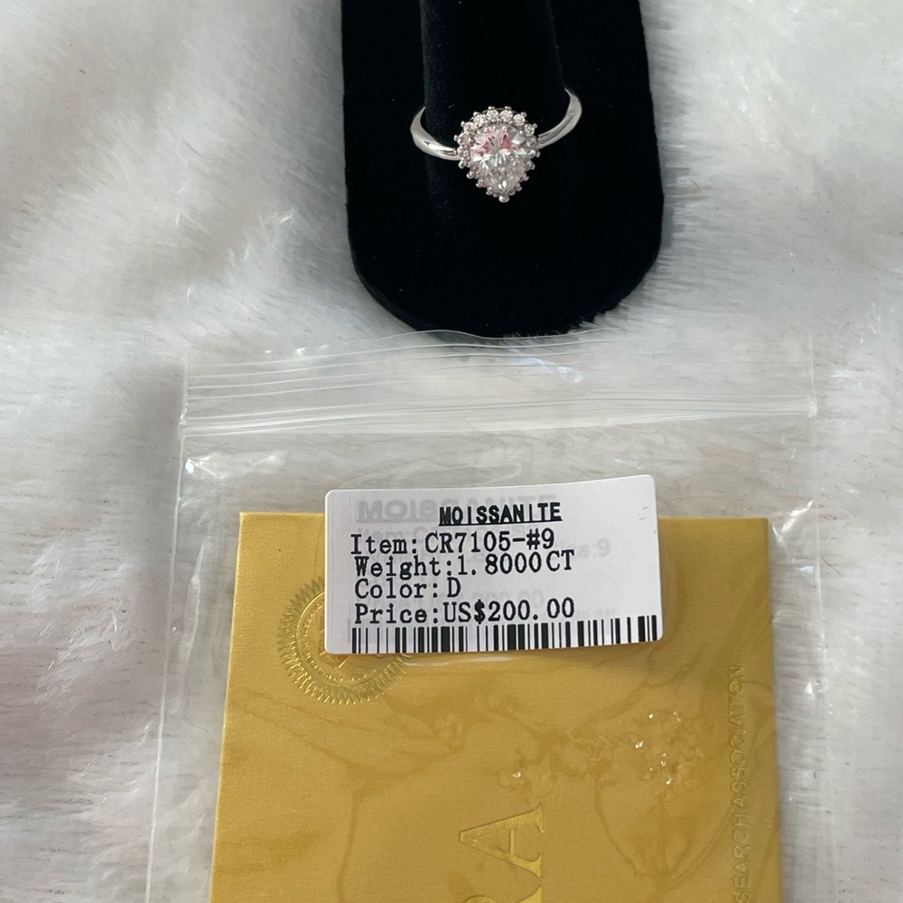 Women’s size 9 Moissanite tear drop with halo ring 1.80ct - Picture 5 of 5